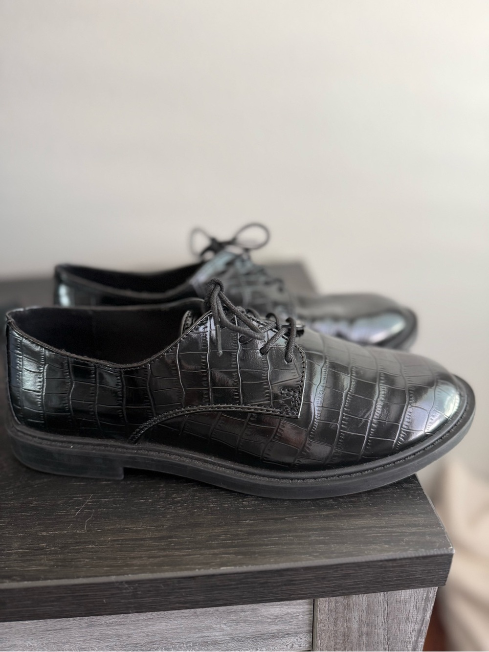 Old Navy Women’s Black Croc-Embossed Derby Shoes